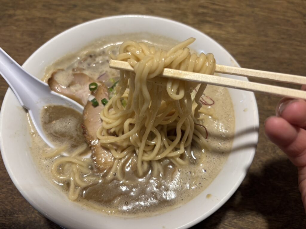 ゼットンのラーメンの麺あげ